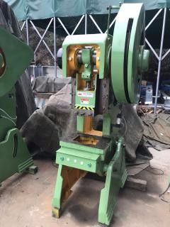 转让一批准新机气动冲床普通冲床处理