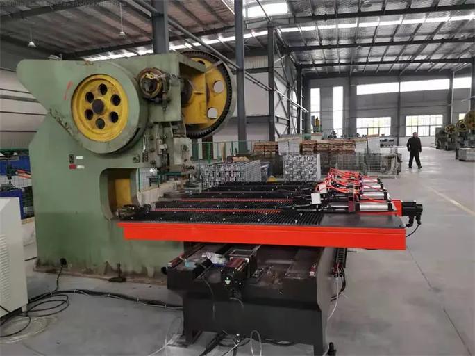 大连数控冲床送料机销售厂家,推荐兆丰数控设备,自动夹钳, 厂